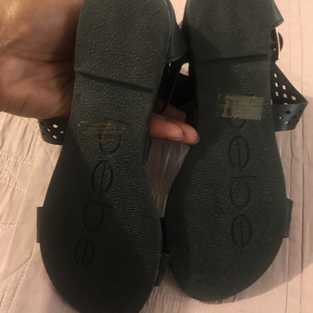 Sandals - Picture 3 of 4